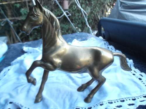 Beautiful Solid Brass 21cm tall.