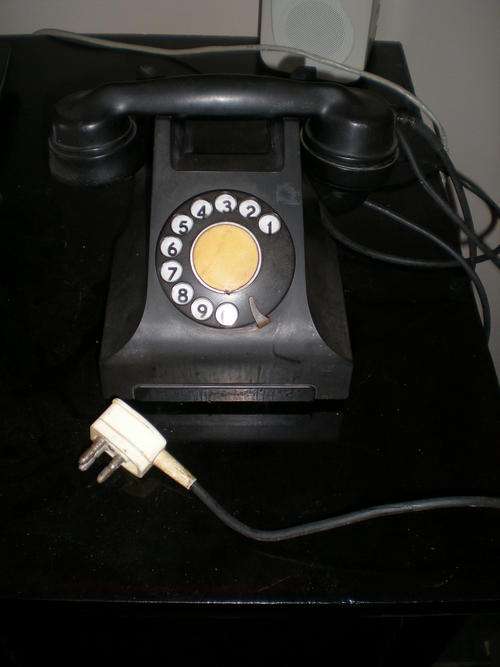 Old Siemen Brothers Bakelite Telephone