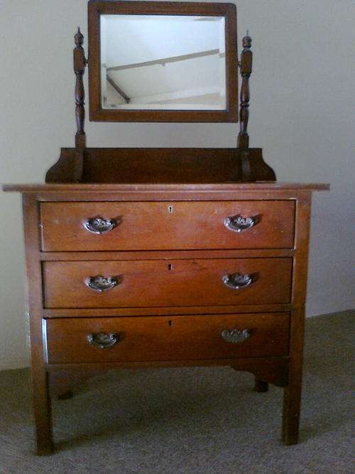 Beautifull antique dresser!  LOW START!