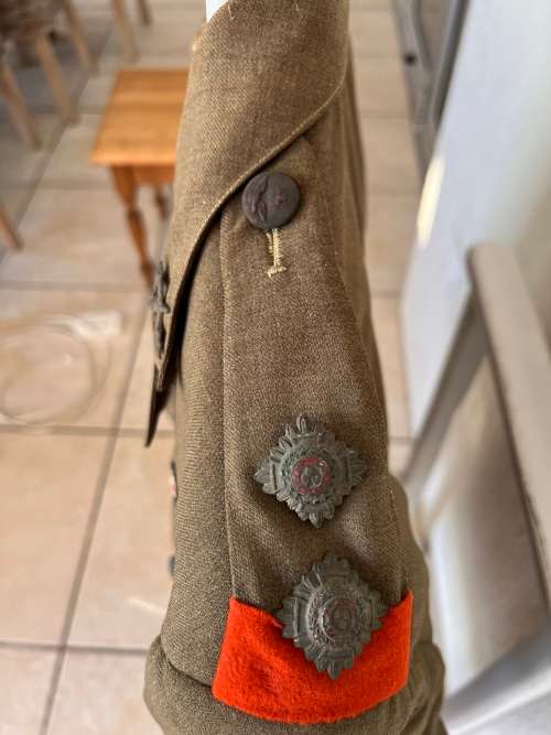 SAAF WW2 PILOT OFFICER TUNIC COMPLETE WITH WINGS, PIPS, FLASHES, COLLAR INSIGNIA AND BUTTONS.