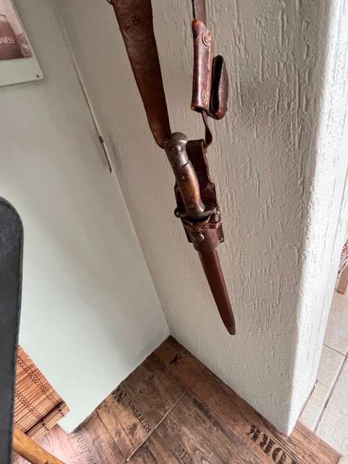 WW1 Lee Enfield 1907 Sanderson bayonet with original scabbard and frog in superb original condition.