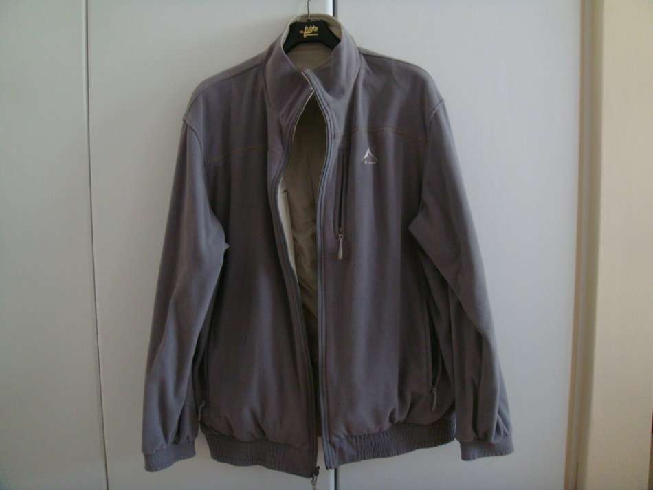 K WAY - CREAM AND GREY REVERSABLE LONG  SLEEVE - JACKET- SIZE LARGE