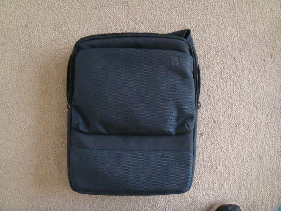 TUCANO I PAD CASE -  Unwanted gift -   BRAND NEW - Dark Navy/Black  -   290mm x 230mm x 70