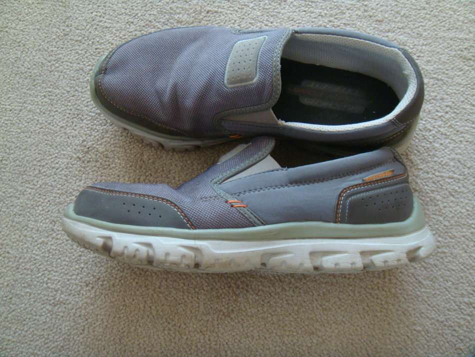 SKECHERS CASUAL SHOES - GREY -   SIZE 8 -  USED