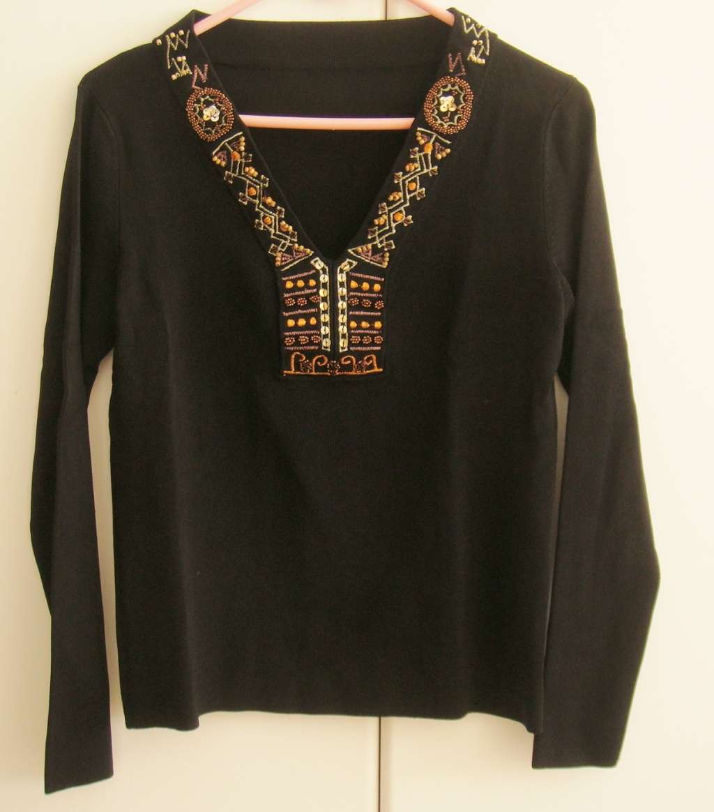 Ladies   Jersey  -   Size  medium - virtually brand new.