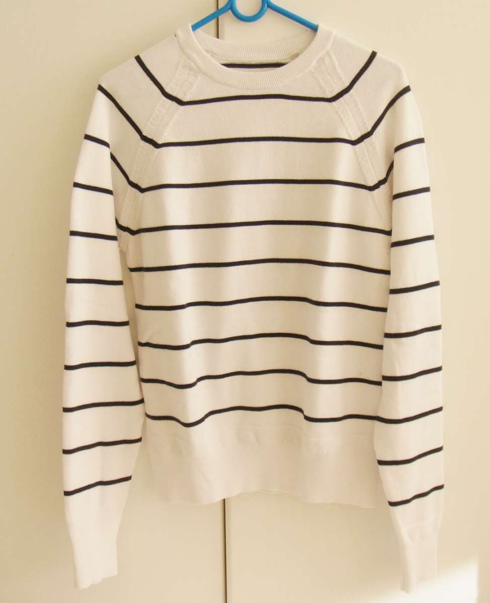 Ladies   Jersey  -   Size  medium - brand new - UNWANTED  GIFT  -    white with navy stripes