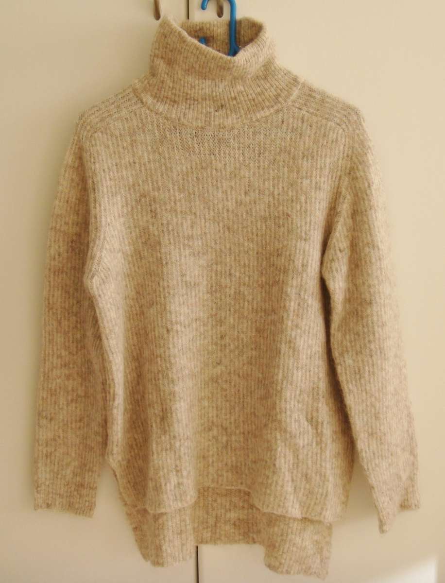 Ladies  Jersey  -   Size  medium - brand new - UNWANTED GIFT  - Longer at the back.