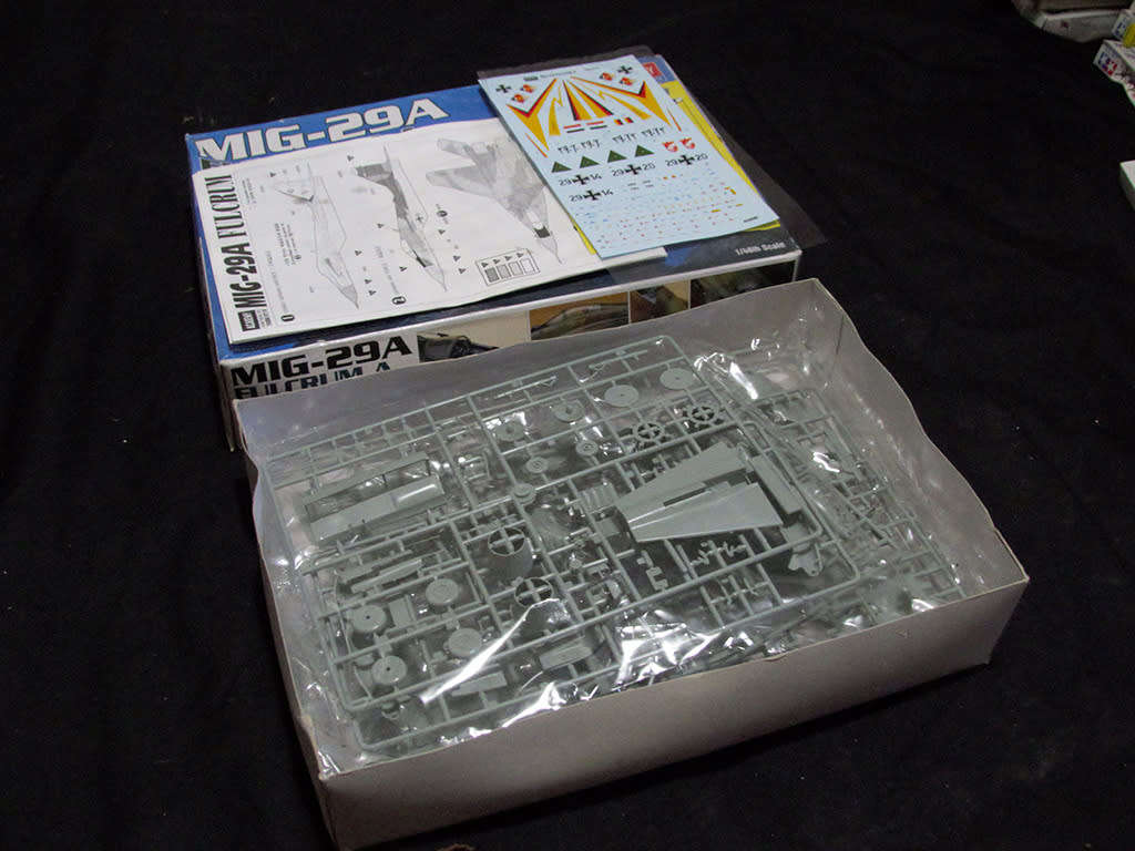 MODEL KITS FOR SALE - MIG-29 & SU27