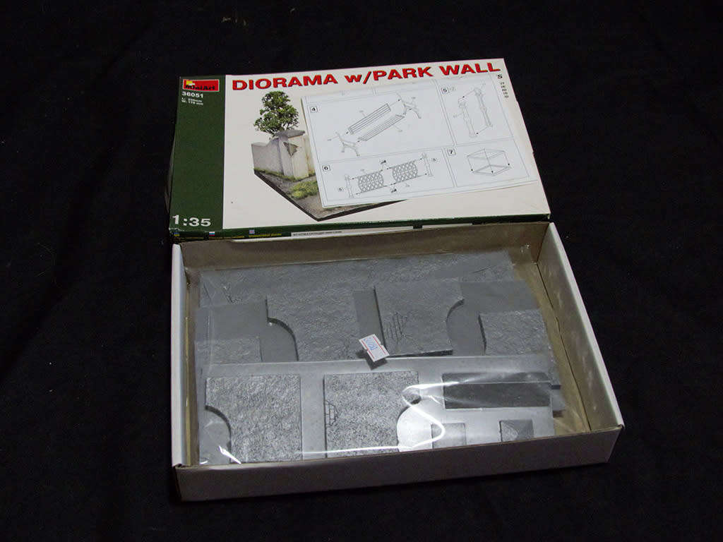 MODEL KITS FOR SALE - Airfield Control Tower & Diorama Park Wall
