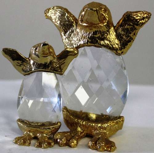 Glass-ball mom and chick Penguin figure