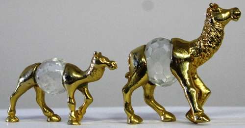Glass-ball Camel with her calf figure