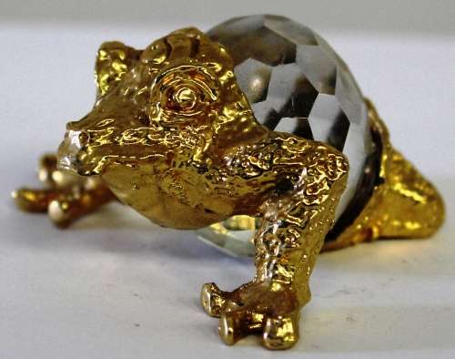 Glass-ball Frog figure