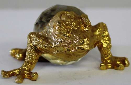 Glass-ball Frog figure