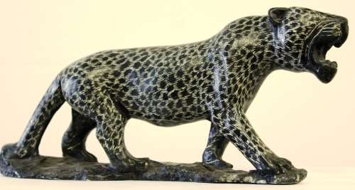 Stunning African stone carving of a leopard