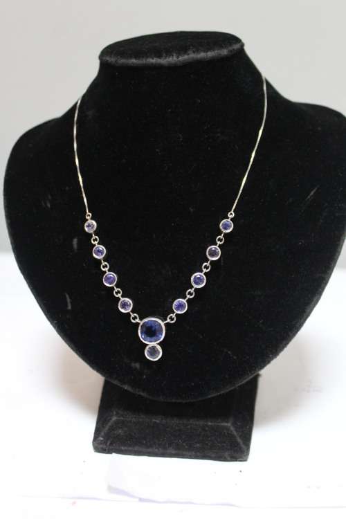 Costume jewellery gem stone necklace