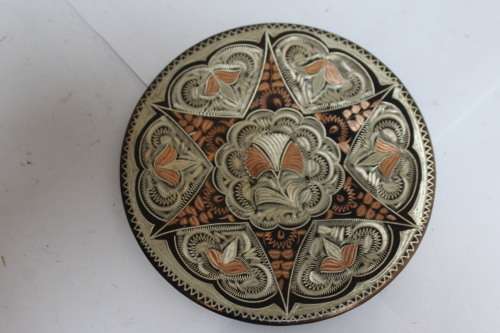 Ornamental plate