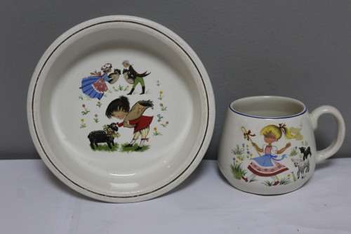 Kiddies dish & mug with nursery rhyme characters