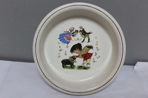 Kiddies dish & mug with nursery rhyme characters