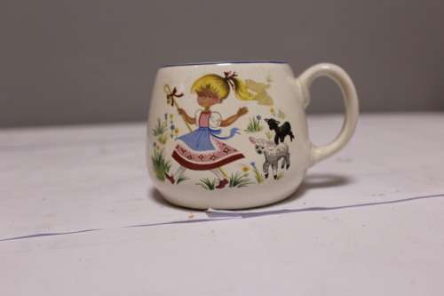 Kiddies dish & mug with nursery rhyme characters