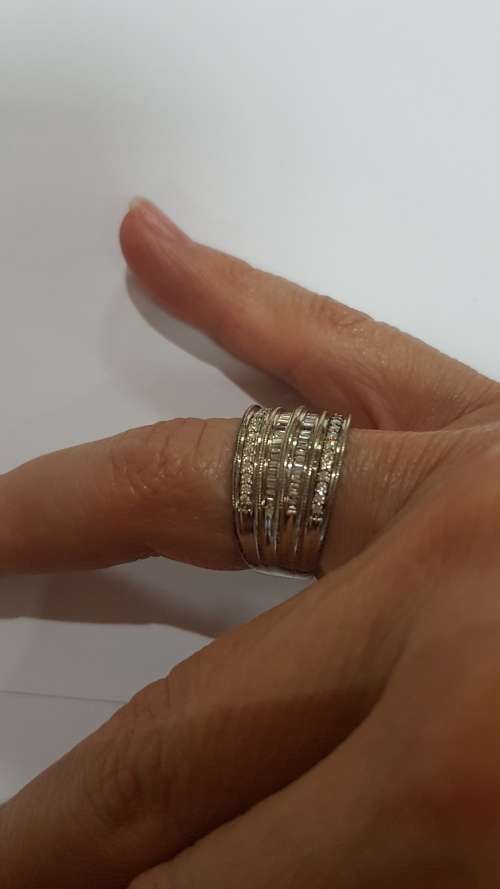 9ct White gold ring - with a combination of channel set round & baguette diamonds