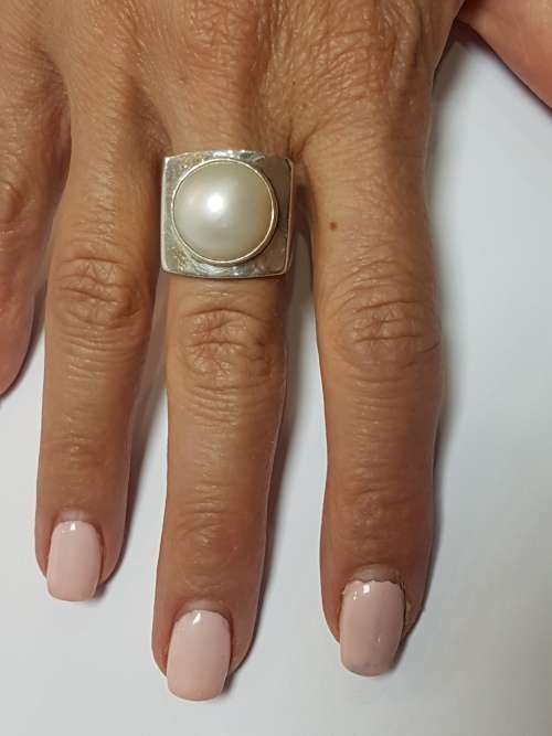 Sterling silver ring with a pearl