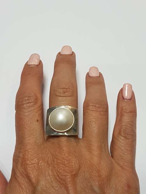 Sterling silver ring with a pearl