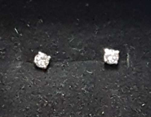9ct Dainty white gold small diamond studs