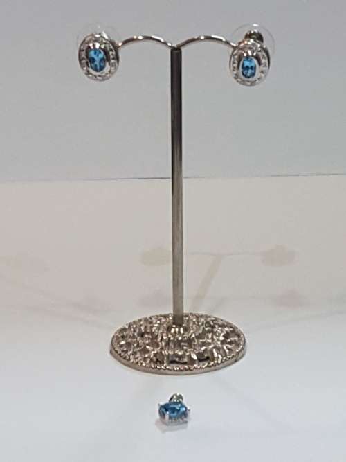 9ct White gold Aquamarine and diamond earring and pendant set (no chain)