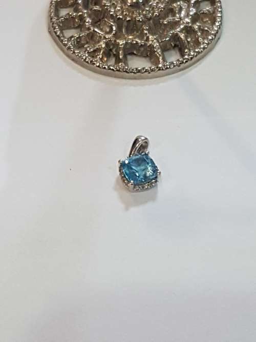 9ct White gold Aquamarine and diamond earring and pendant set (no chain)