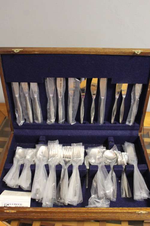 Full 6 piece cutlery set c/w case