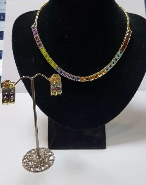 18ct (47.7 grams) Yellow gold and semi precious stones necklace & earring set