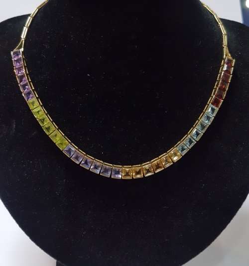 18ct (47.7 grams) Yellow gold and semi precious stones necklace & earring set
