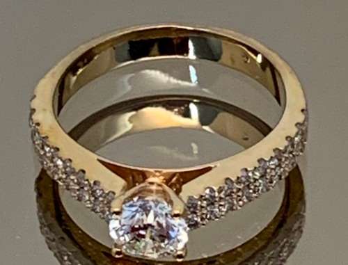 9ct (3.1grams) Yellow Gold Ring with 0.60ct Round Brillant K SI1 with smalls - GIA certificate