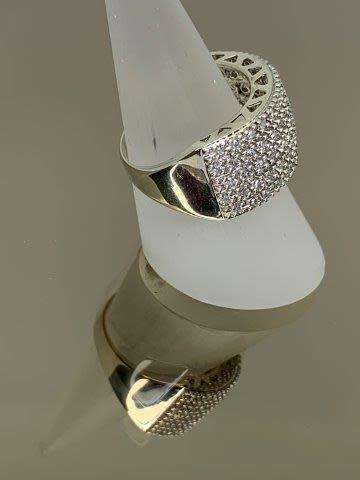 9ct (5.9 grams) White gold 1/2 Cluster Diamond Ring