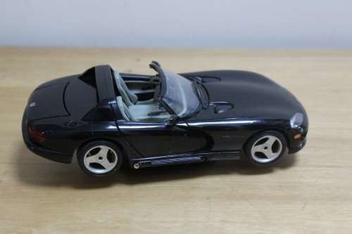 Burago Dodge Viper RT10 car model