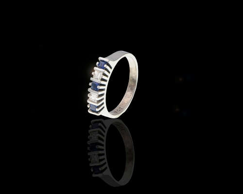 9ct (3.01gr) White gold Diamond and Sapphire Ring
