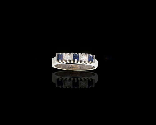 9ct (3.01gr) White gold Diamond and Sapphire Ring