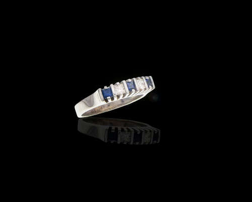 9ct (3.01gr) White gold Diamond and Sapphire Ring