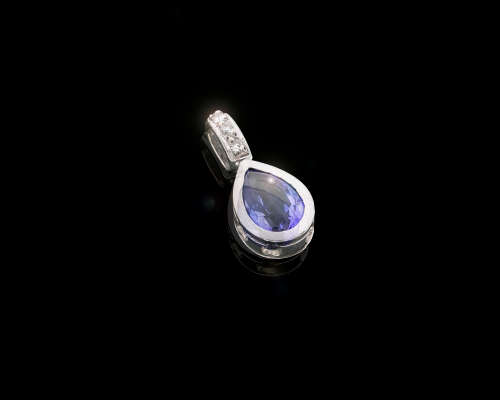 1.9 grams 14 carat White Gold Tanzanite and Diamond Pendant