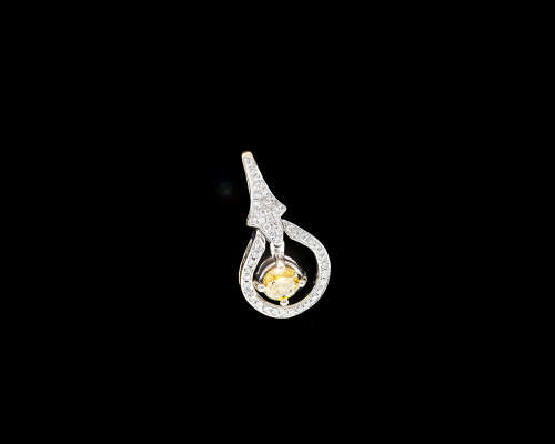 1.4 grams 18 carat White Gold and Fancy Yellow Diamond Pendant