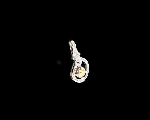1.4 grams 18 carat White Gold and Fancy Yellow Diamond Pendant