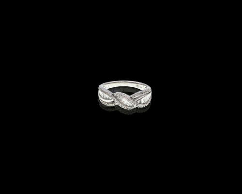 5.2 grams 18 carat White Gold and Diamond Entwined Half Eternity Ring