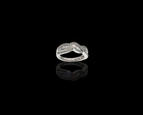 5.2 grams 18 carat White Gold and Diamond Entwined Half Eternity Ring