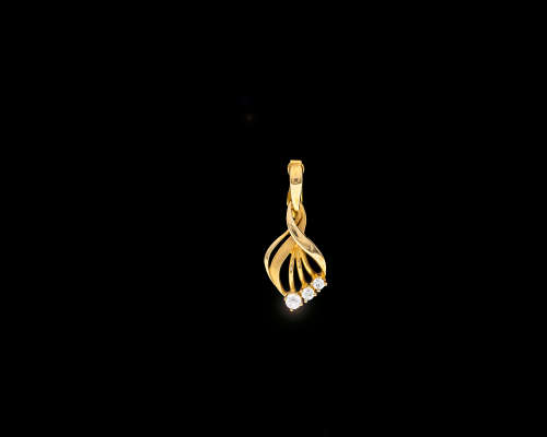 1.4 grams 9 carat Yellow Gold Cubic Zirconia Pendant