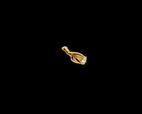 1.4 grams 9 carat Yellow Gold Cubic Zirconia Pendant