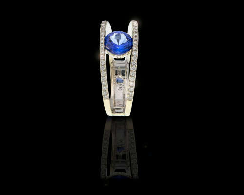 8.3 grams 18 carat White Gold Shimasky Tanzanite and Diamond  Ring