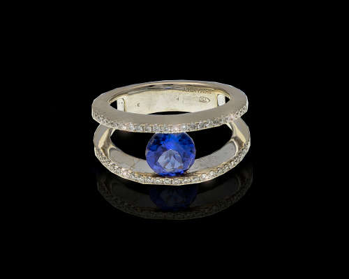 8.3 grams 18 carat White Gold Shimasky Tanzanite and Diamond  Ring