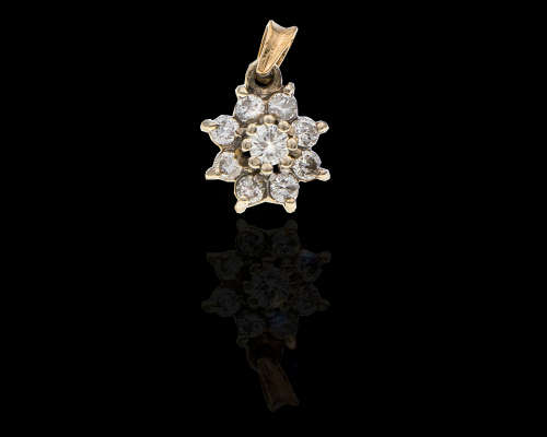 9ct (0.7 grams) Yellow gold diamond pendant