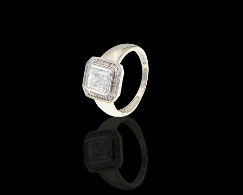4.6 grams 9 carat White Gold Cubic Zirconia Cocktail Ring