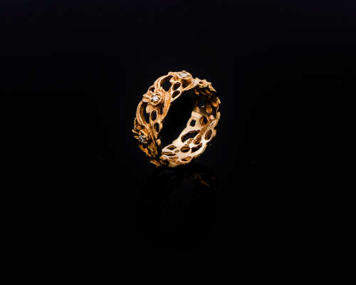 5.9 grams 14 carat Yellow Gold Engraved Eternity Ring